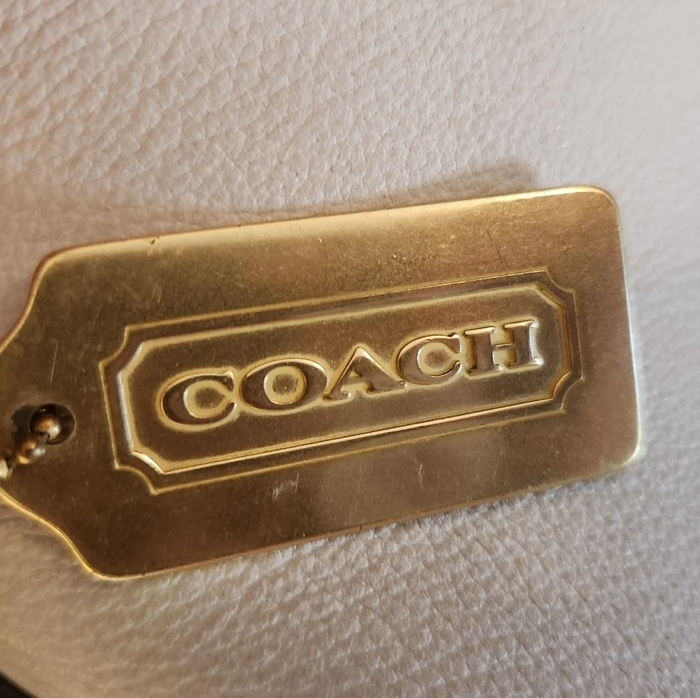 Vintage Coach Elegant Cream Leather Shoulder/ crossbody Bag, large
